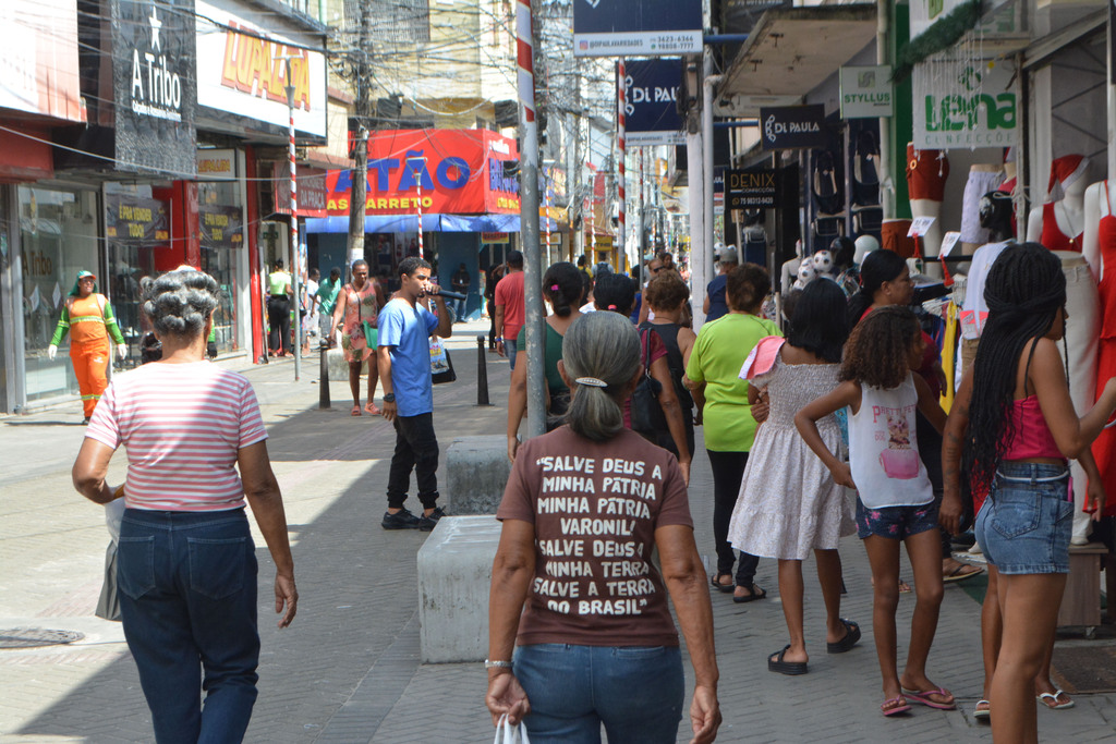 Veja como fica o horário especial do comércio de Feira durante Natal e Réveillon