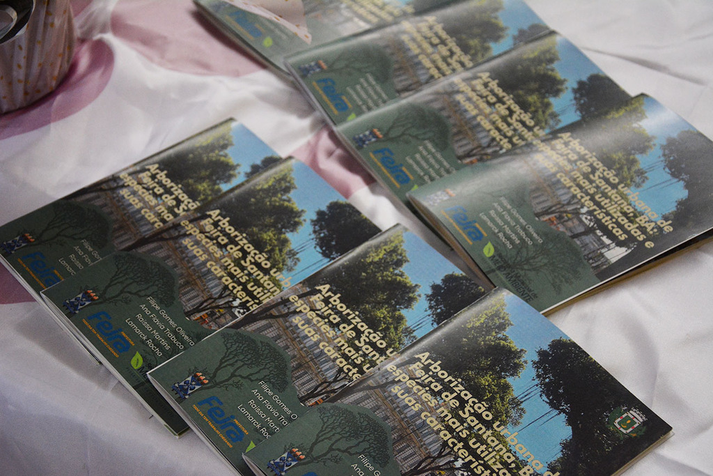 Feira de Santana lança livreto sobre arborização e reforça compromissos assumidos na COP30